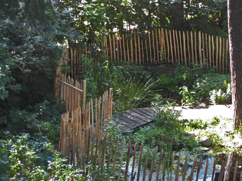 171ca9ade3f691a2bd3d1177bcf9c92e5a841741468c8 Staketenzaun mit Rundung