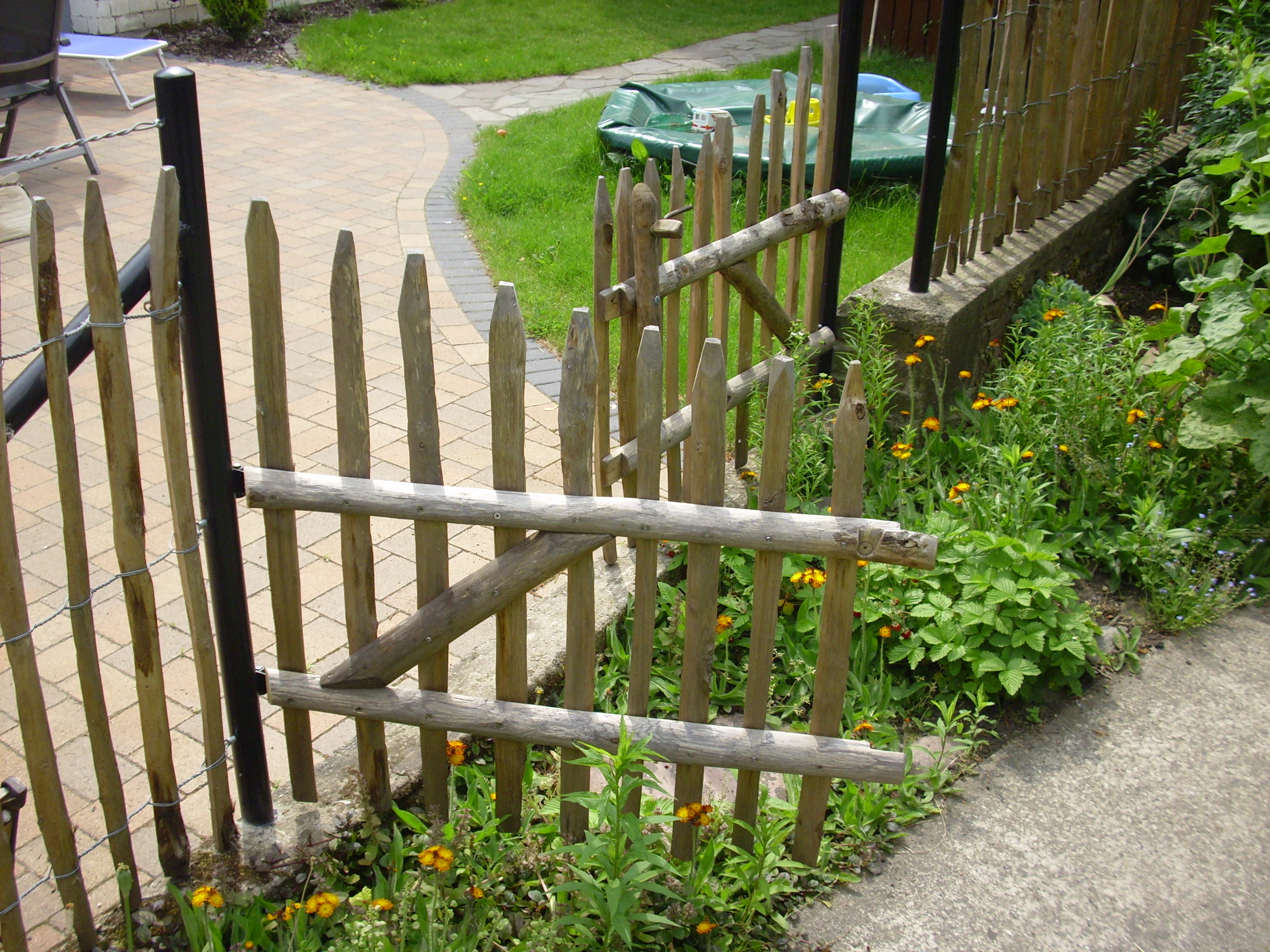 3ebda8003d52ad08ad55e268e7c793395a842598f16ff Staketen Kastanienholz