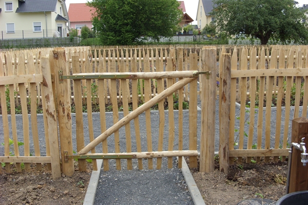 1711c5646af4426360d9e4977b8ad4d05a8410d2998bd Gartentor aus Holz Edelkastanie