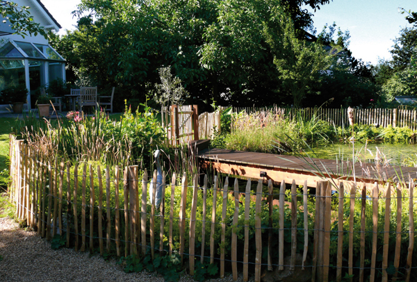 252a3a6b96e3af1c436372aa02dfb5da5a84115f1d08e Zaun aus Holz Kastanie